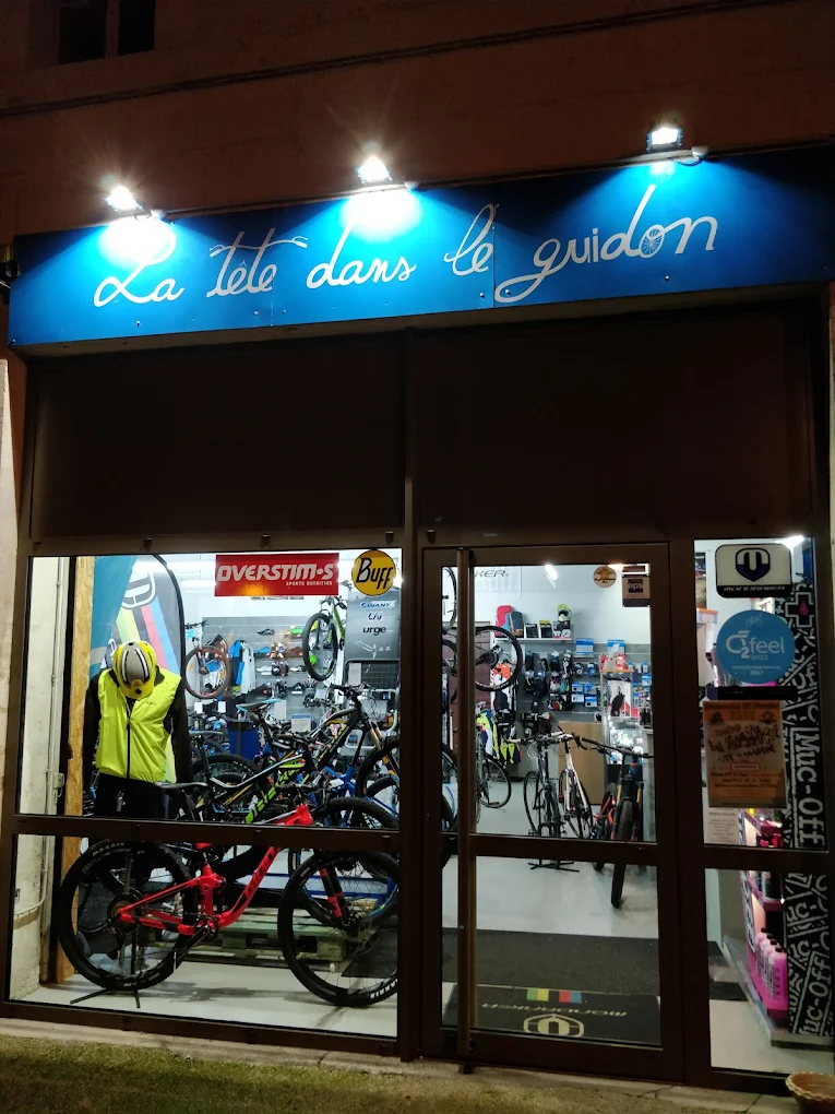 Magasin la tête dans le guidon à Jonzac